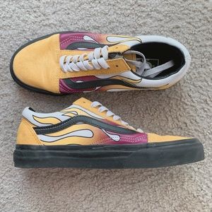 Old skool vans!!!! 🏁